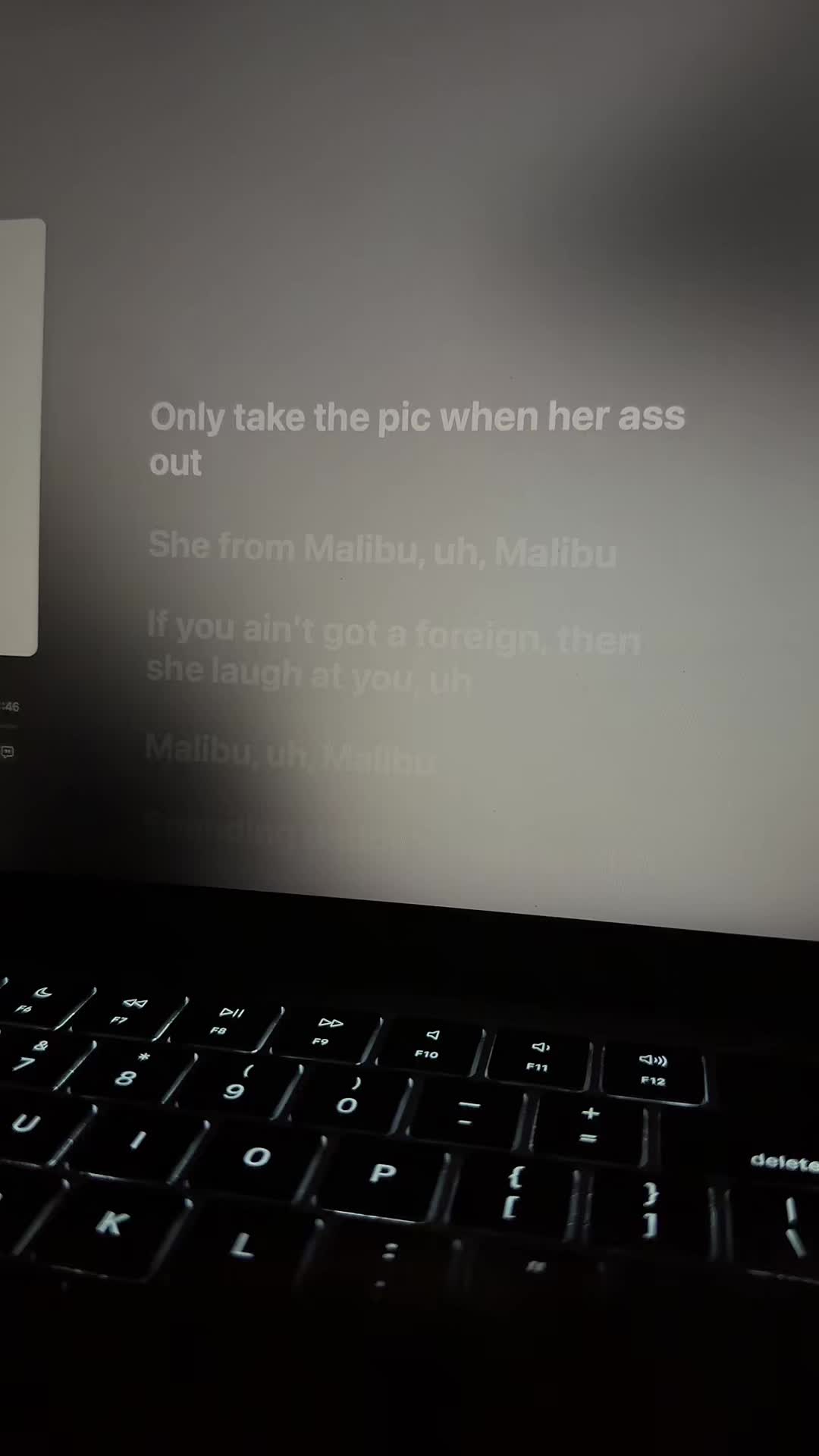 @🎧