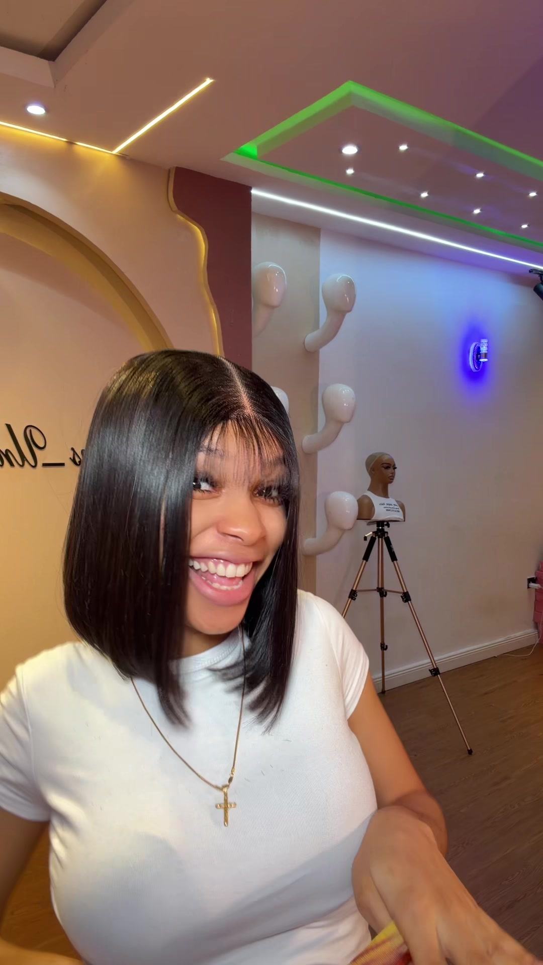 @Queens_unique_hairs