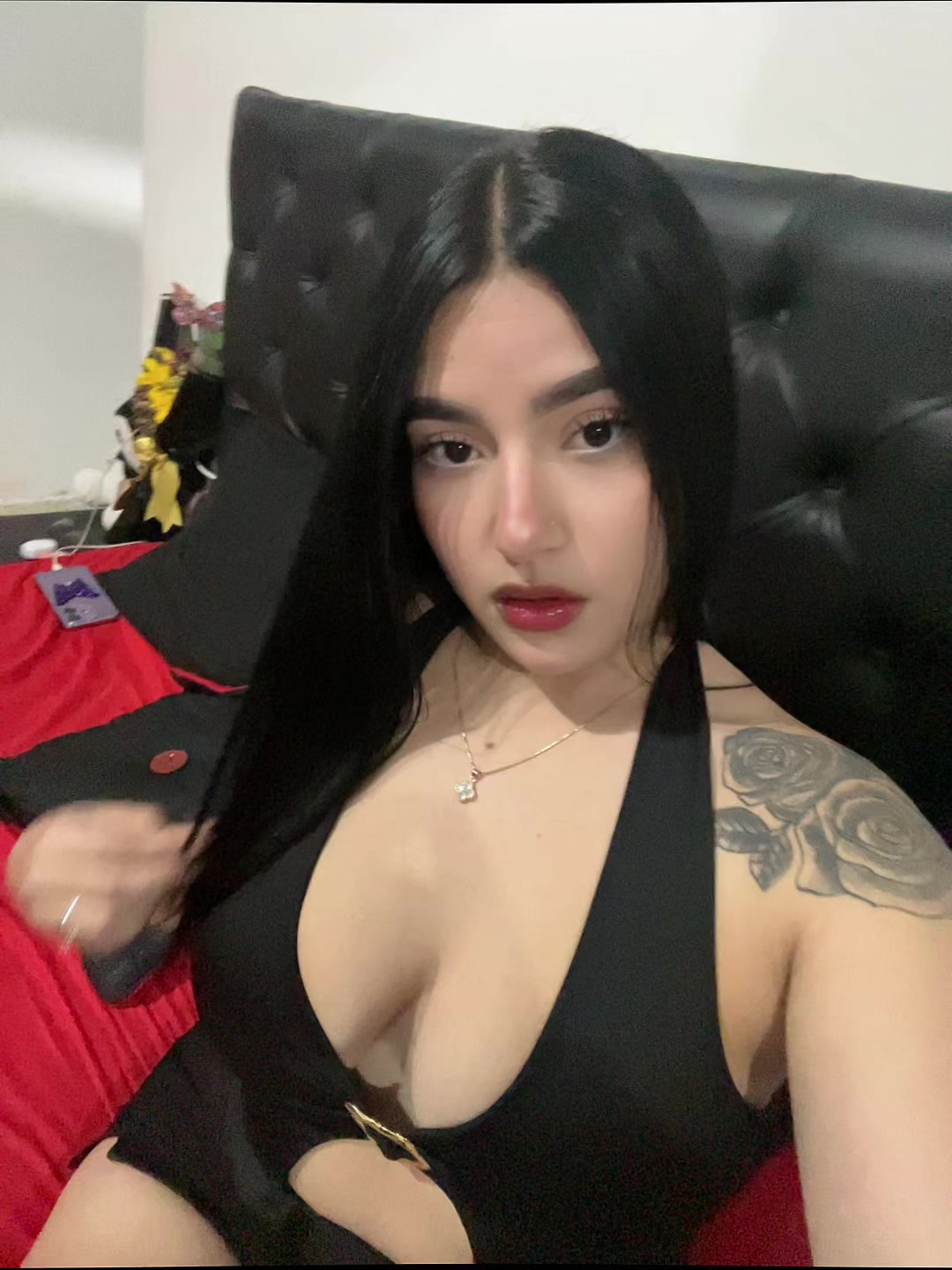 @Valentina🖤
