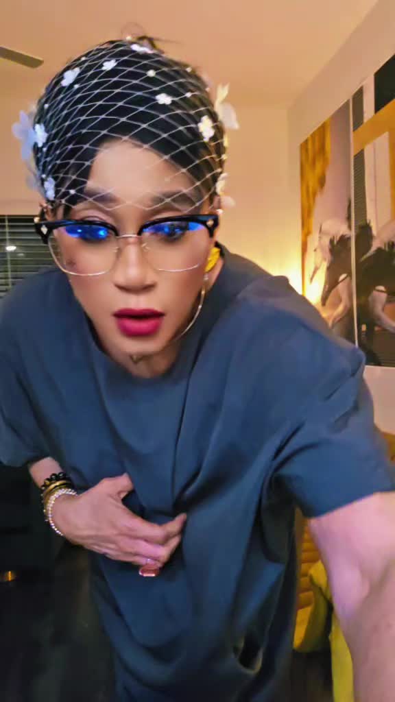 @Demi