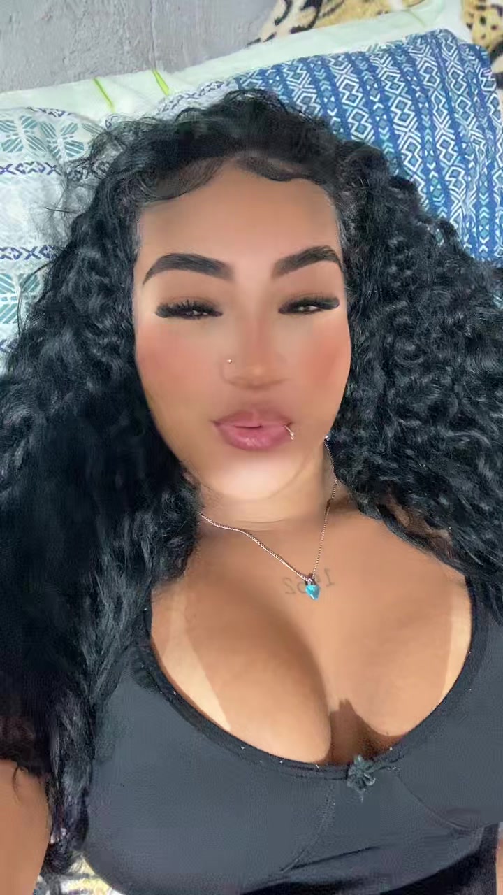 @Aninha_07