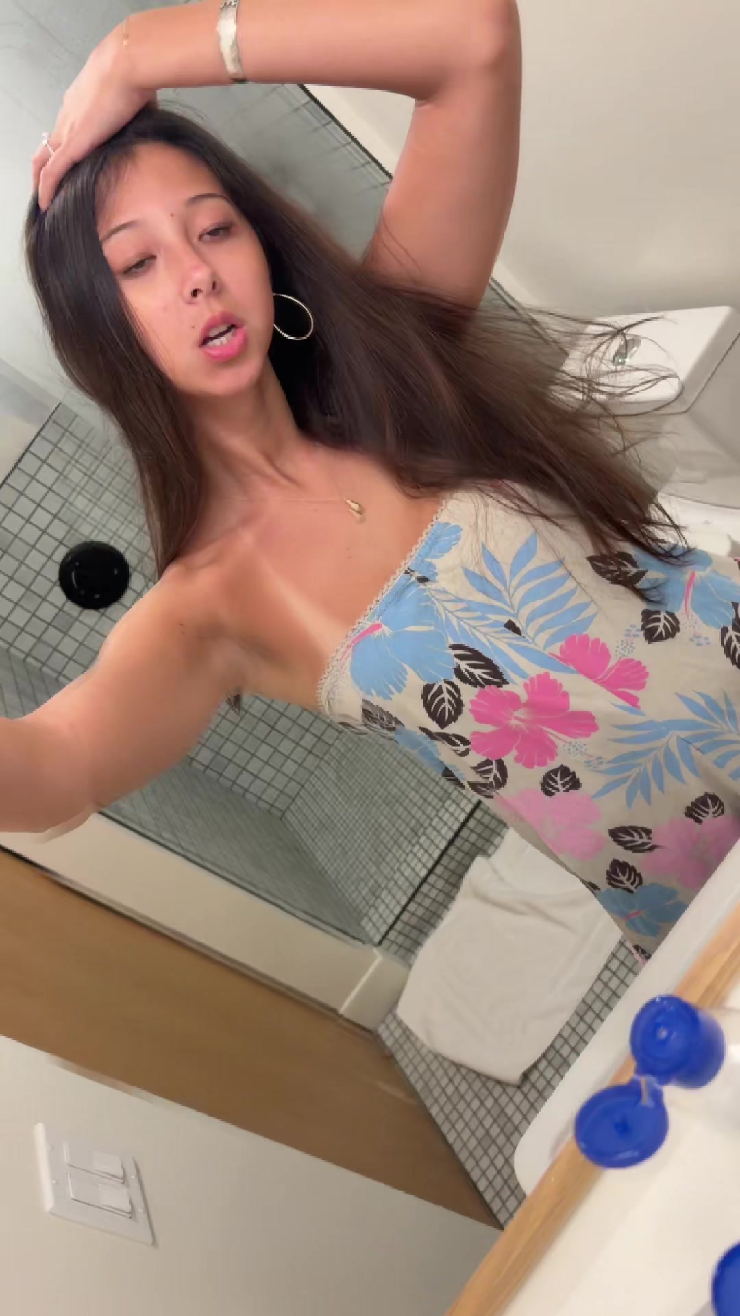 @shakeitvona