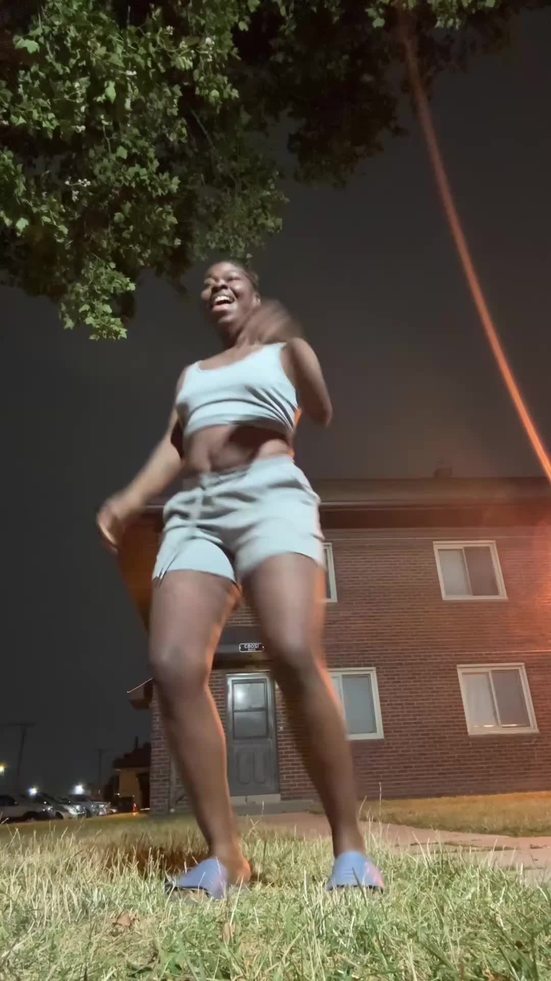 @Hey chat i&rsquo;m 20. Detroit📍
