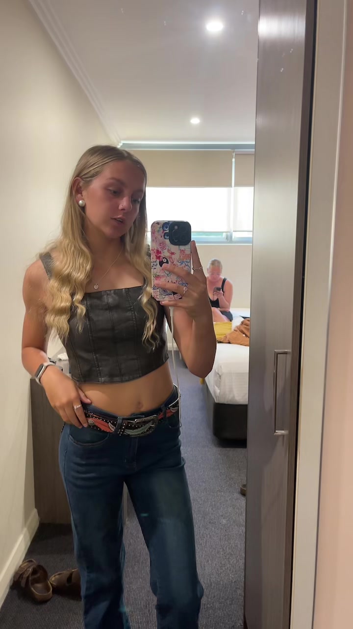 @𝐓𝐚𝐡𝐧𝐢𝐞𝐬𝐡𝐚 🥂