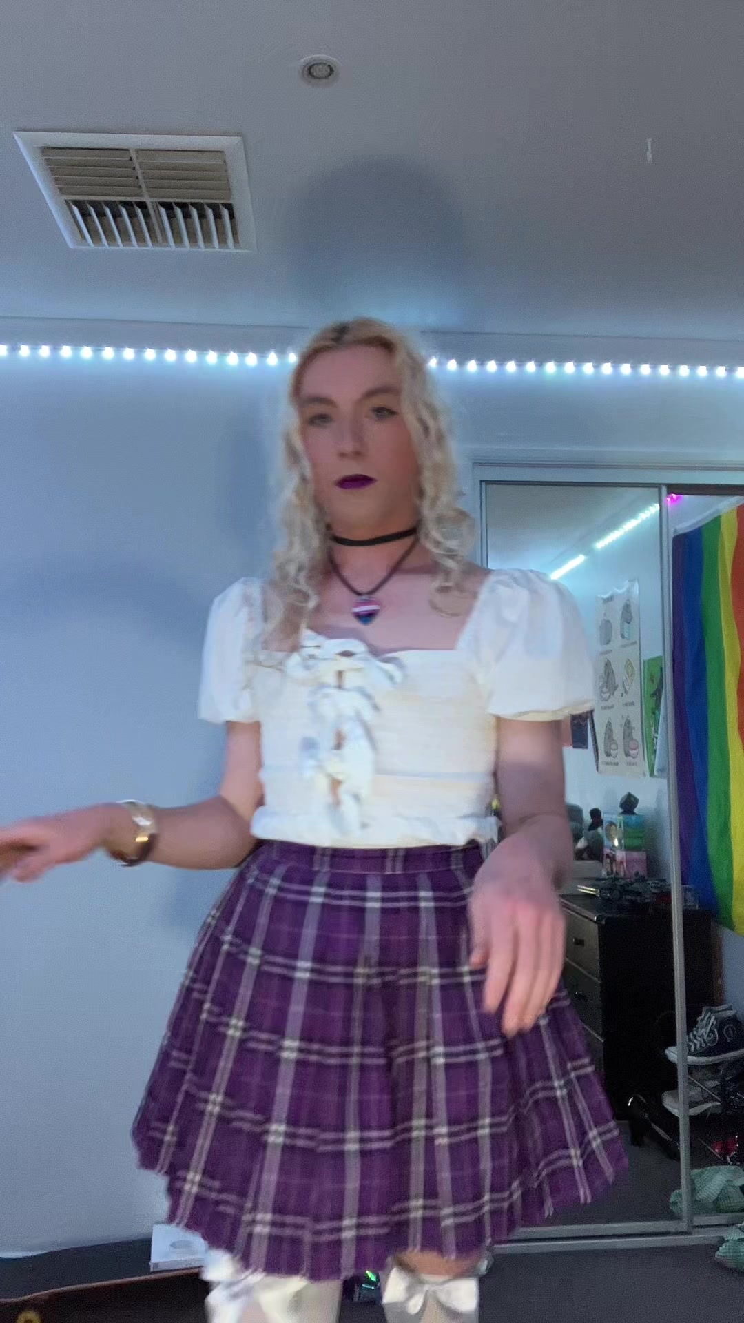 @Foxy_femboy