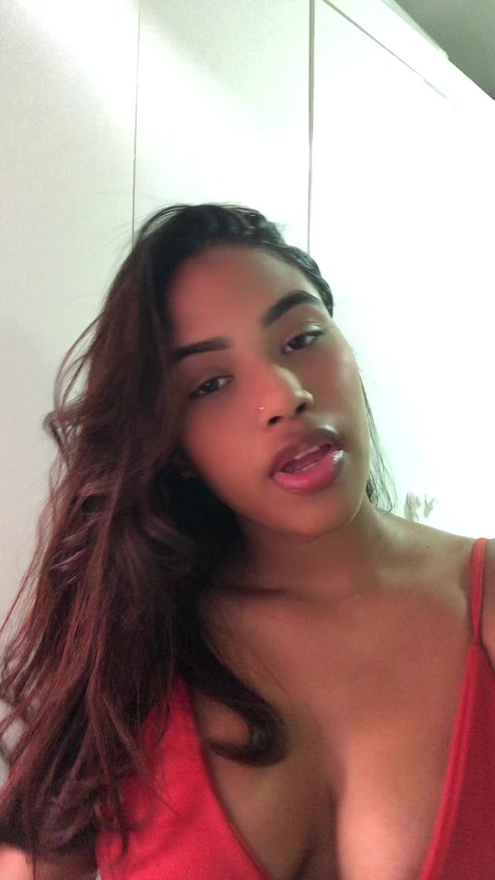 @Julia Victória