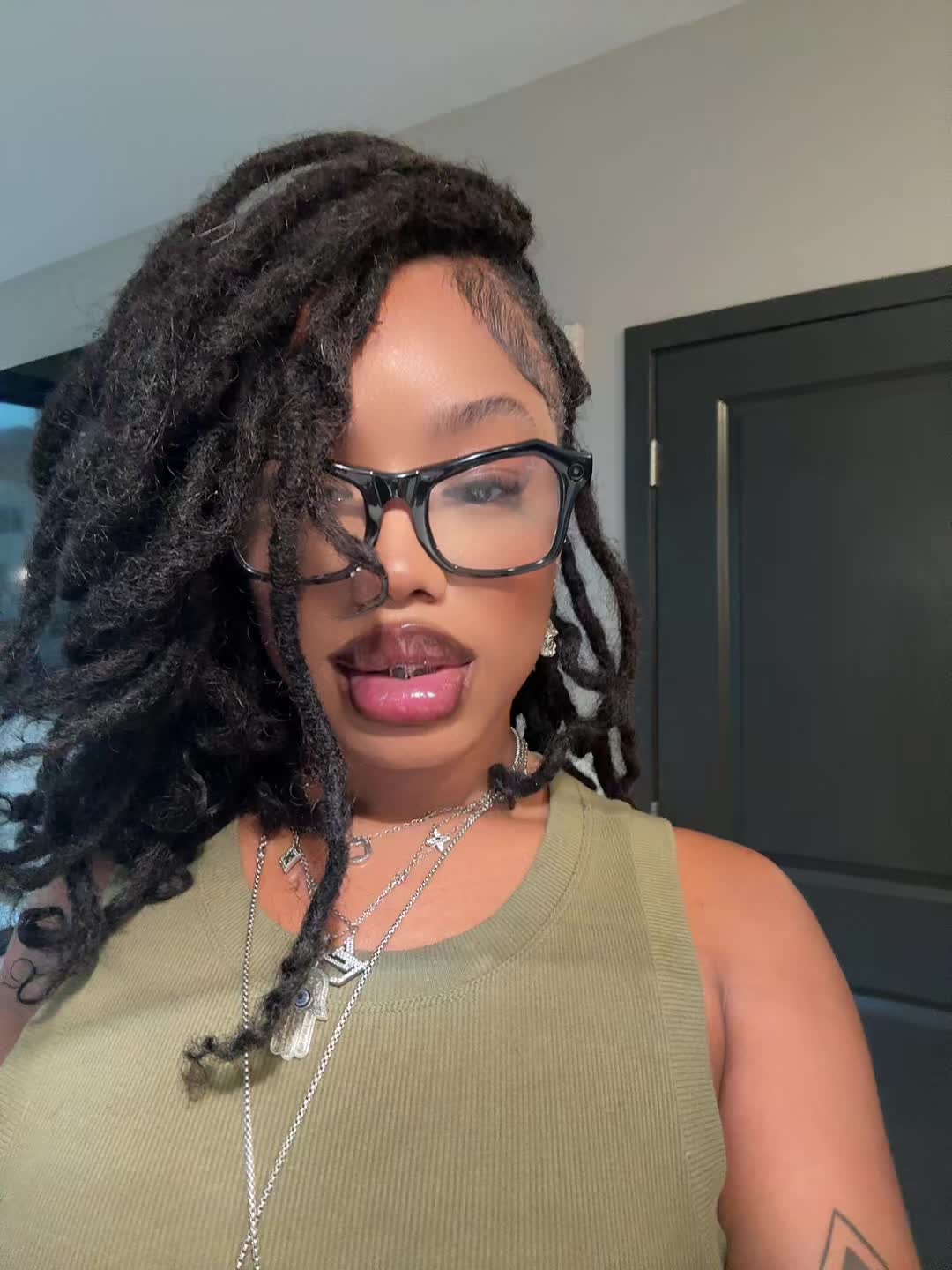 @manipostswhatever