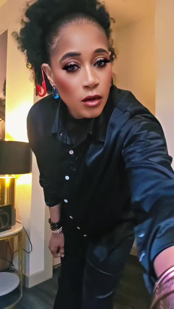 @Demi