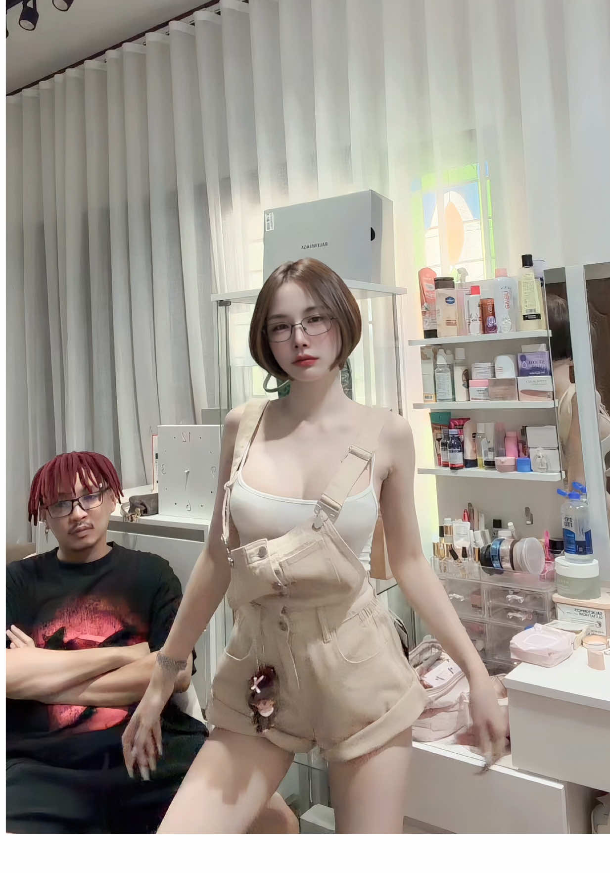 @คุณอีฟที่ผมสั้นสั้น
