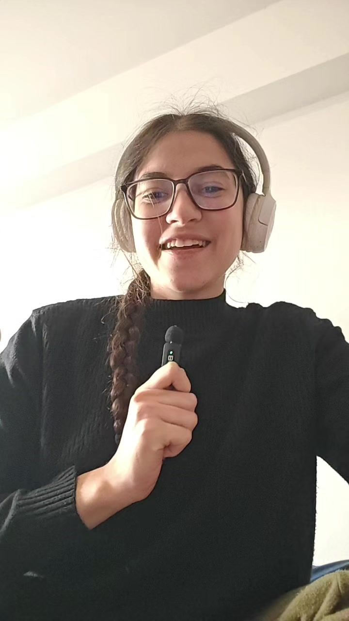 @lamaleluna