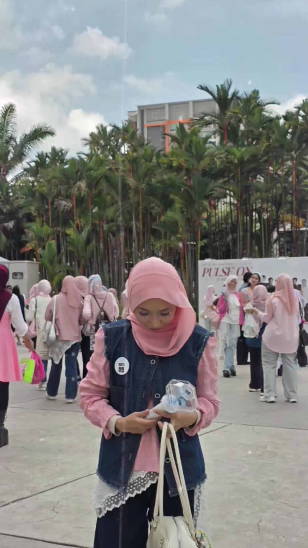 @kjk09