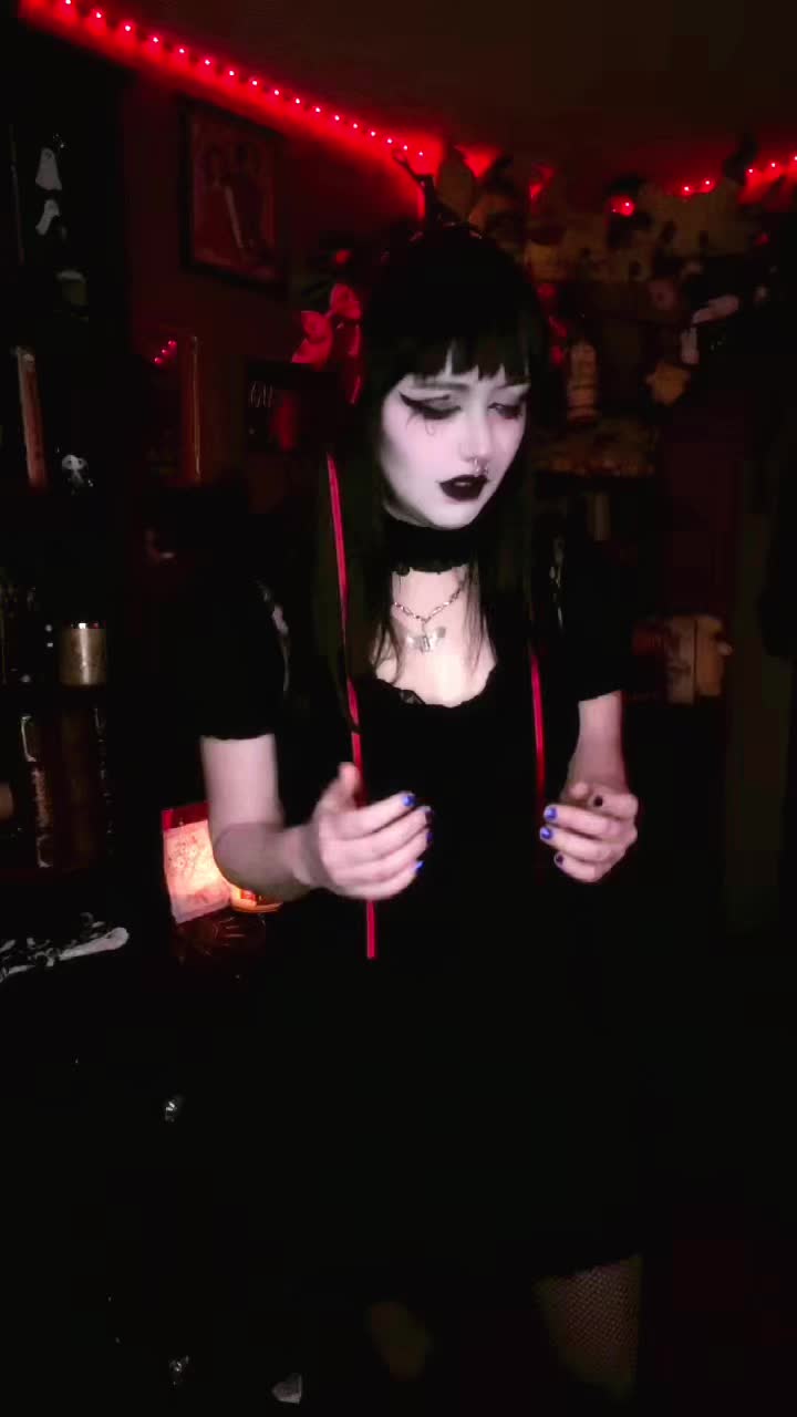@🦇 𝕳𝖔𝖓𝖊𝖞 𝕭𝖆𝖙 🦇
