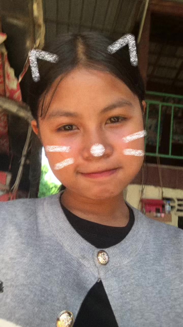 @ស្រីតាក្មេងខ្ជូត