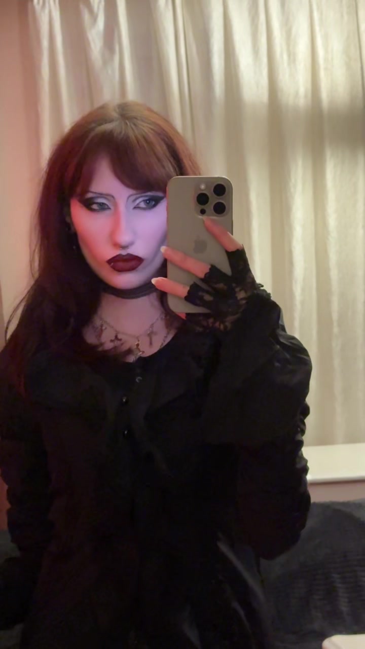 @🧛🏻♀️