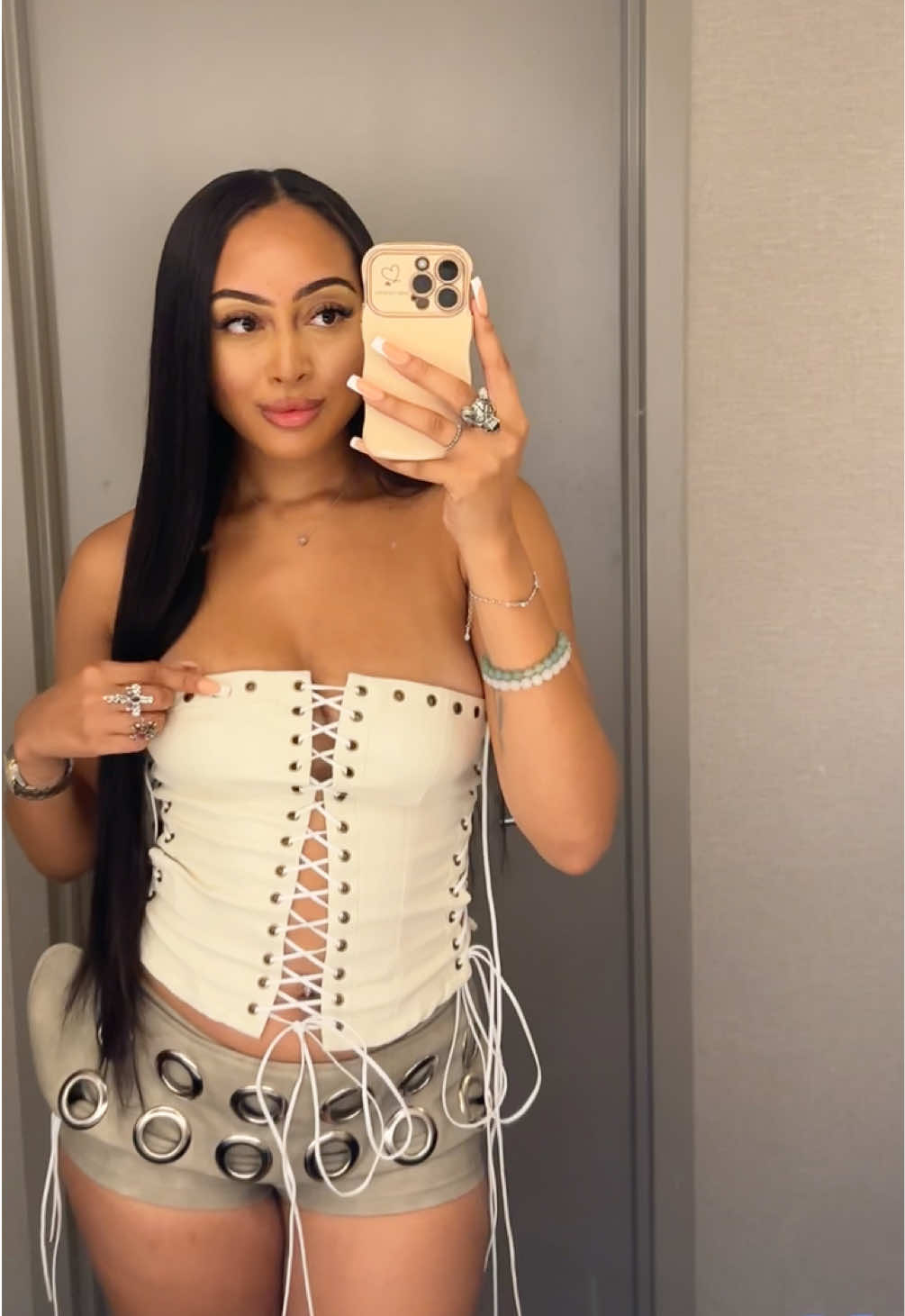@Tia- Tash&iacute;an