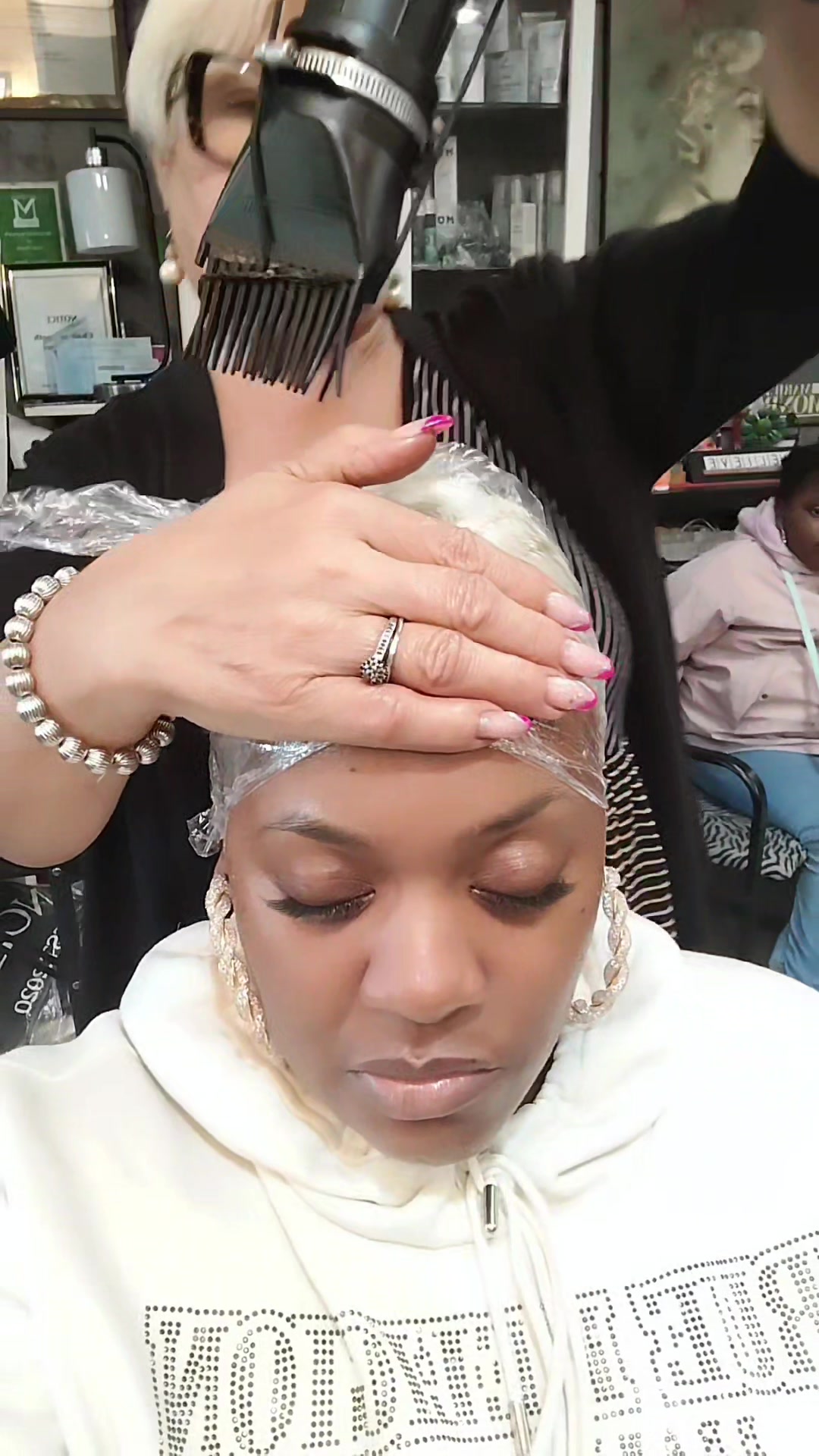 @Lisa's Hairzone