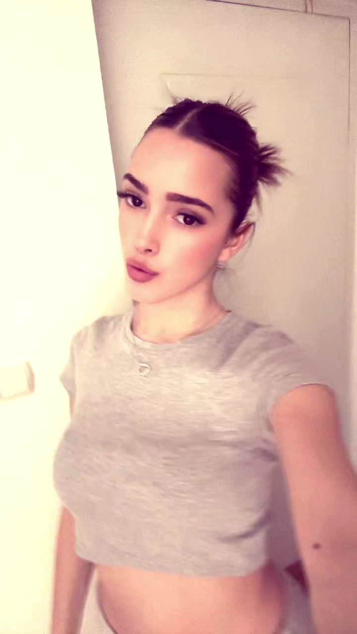 @3l3na