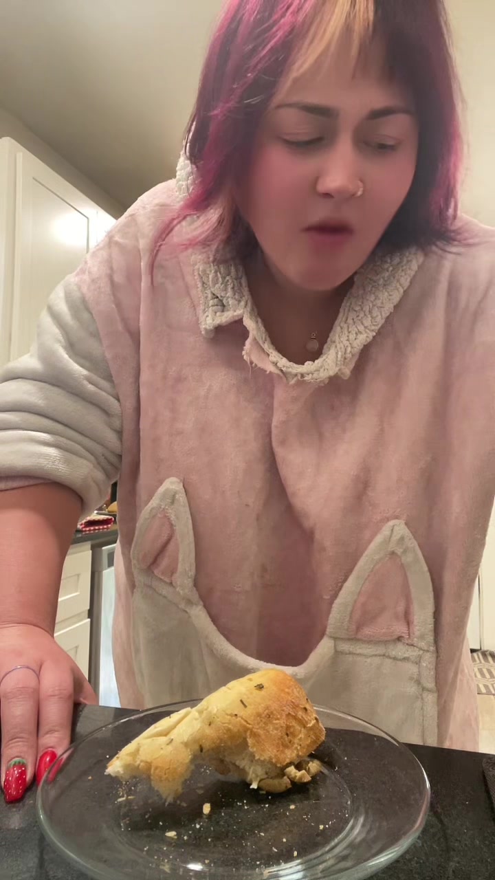@the_crashout_queen