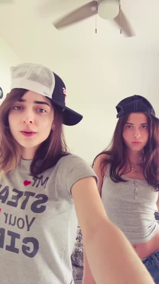 @Adora