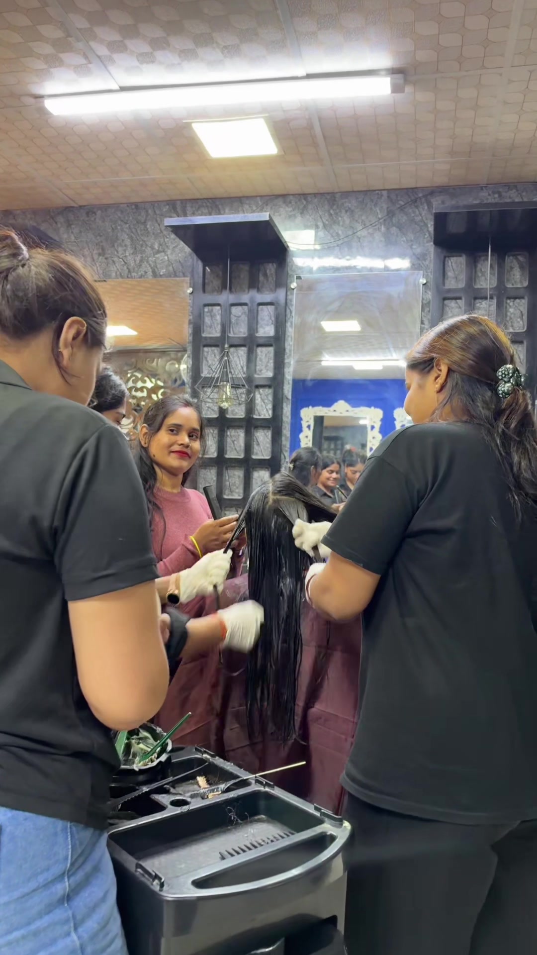 @Roshani beauty salon