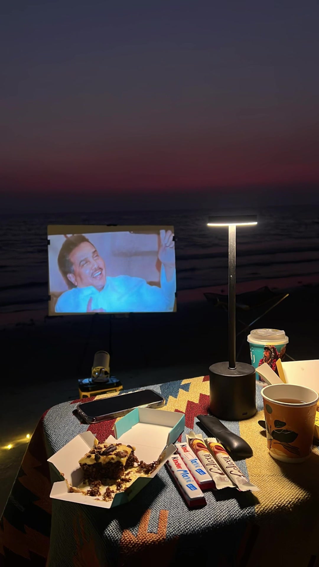 @جلسه وقمرا ⛺️🌌