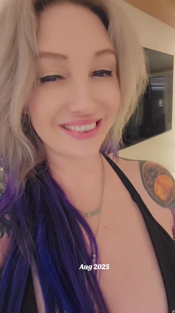 @TheMoistQueen &reg;️
