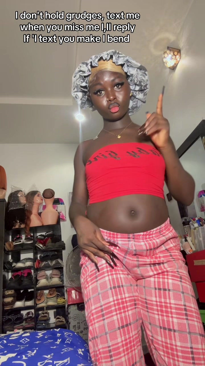 @Pink lip vendor in Warri ๐๐