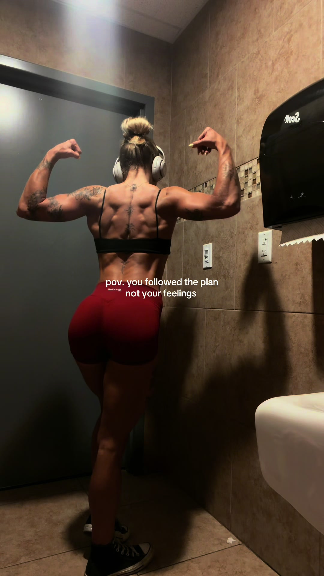 @LEAH LIFTS🌟👙🙂&zwj;&harr;️😛