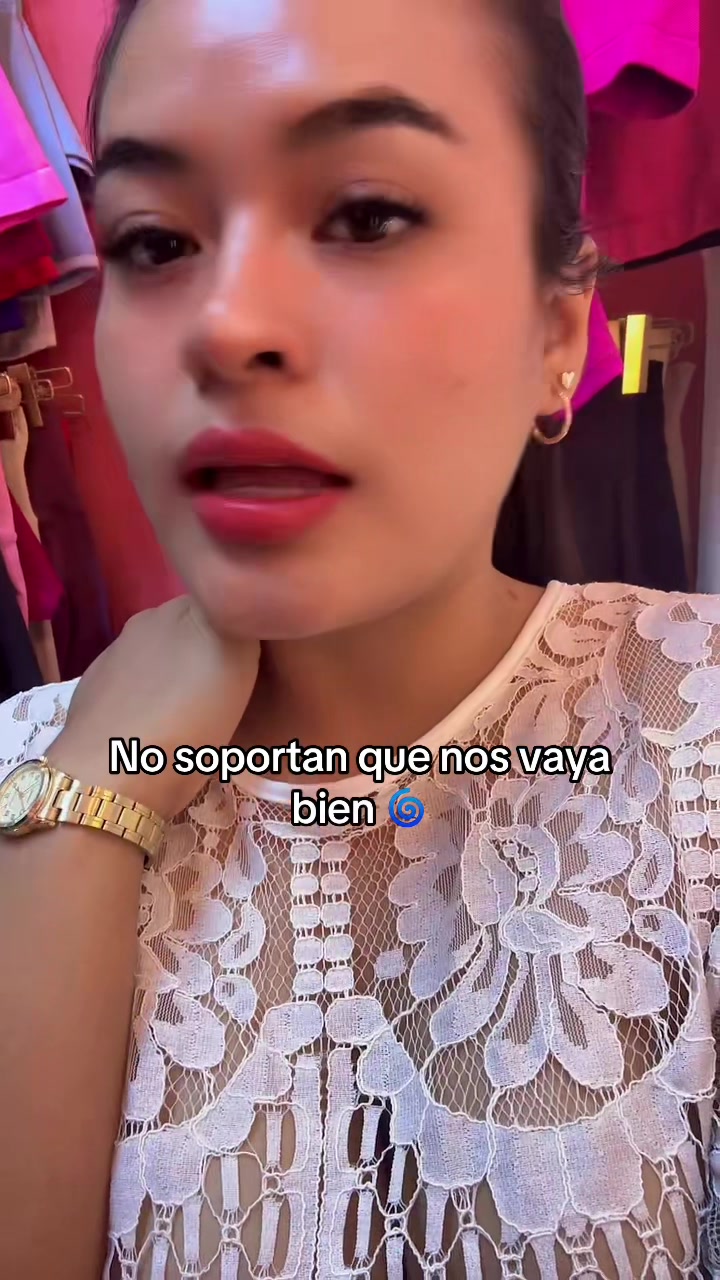 @melanieurbina