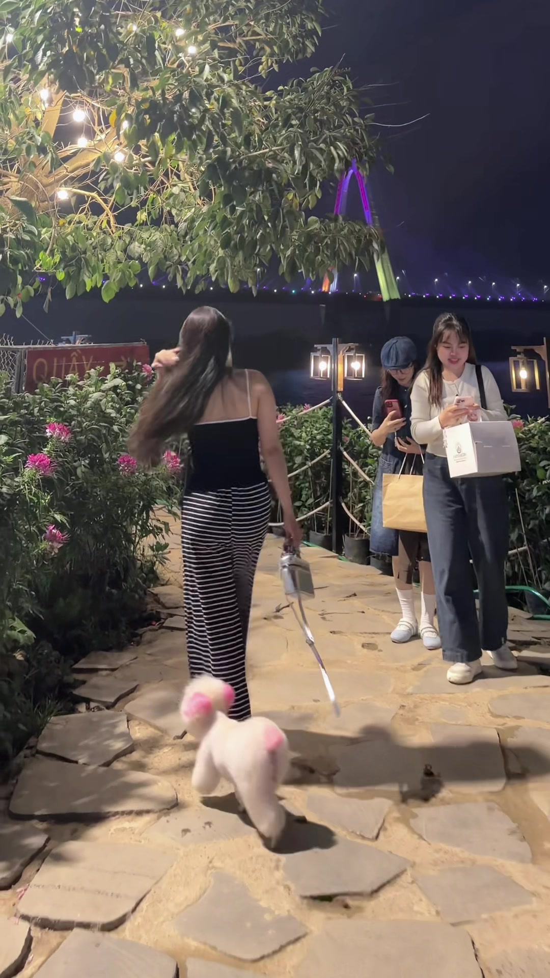 @Mẩu m&iacute;t
