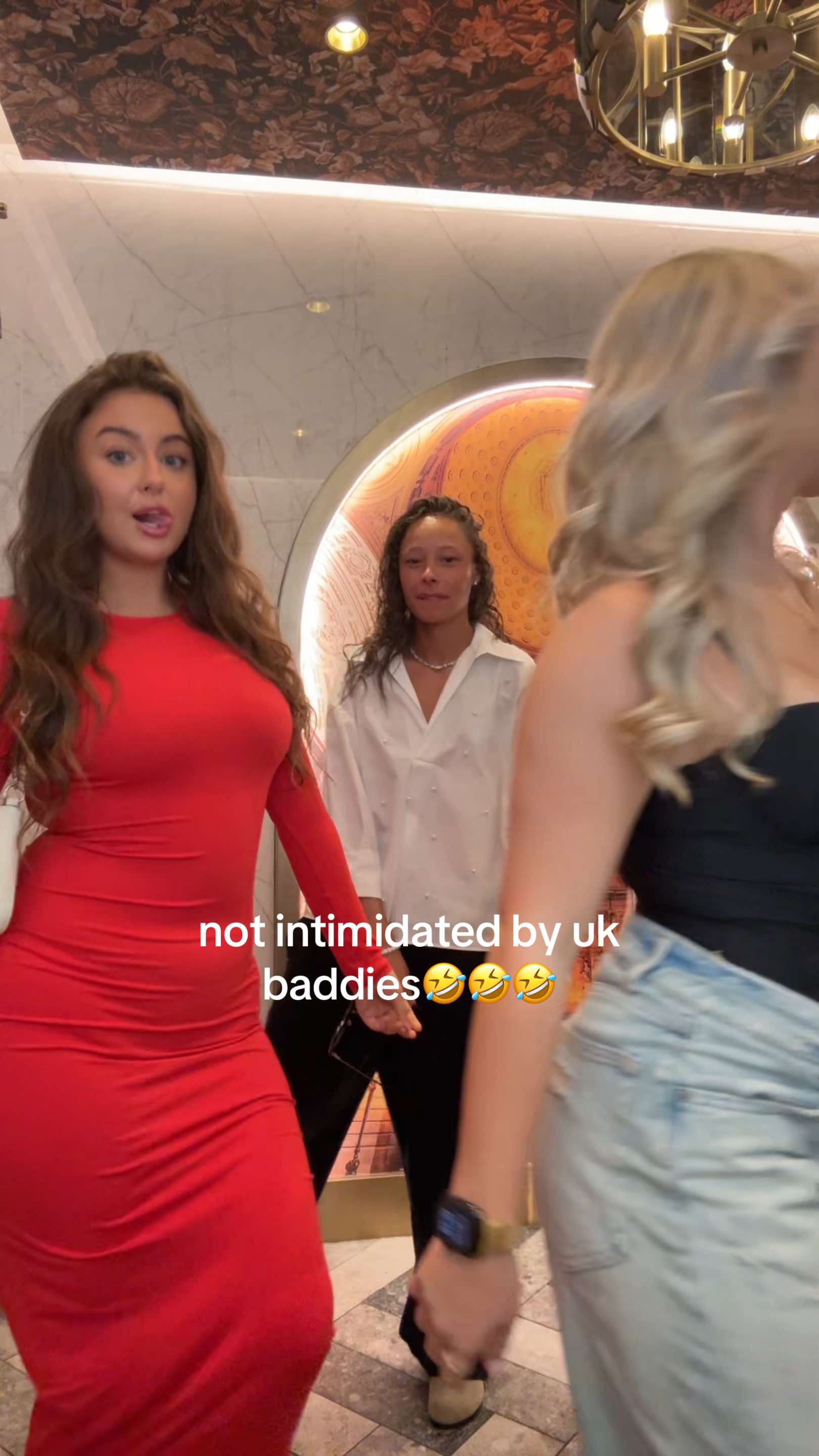 @Ellouise🌟