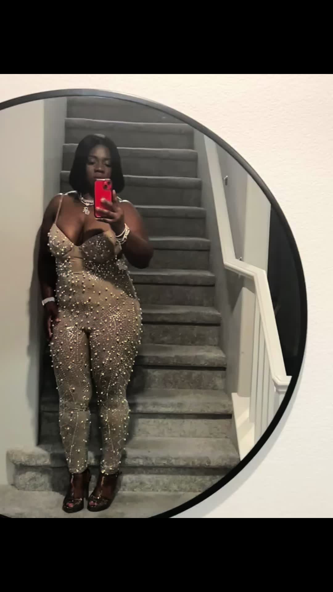 @Tayiasimone