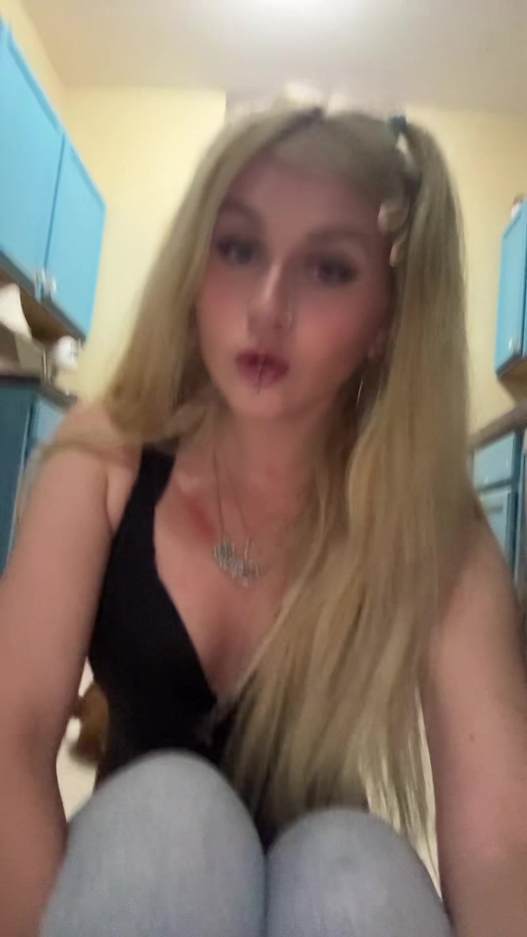 @lay 𖣂