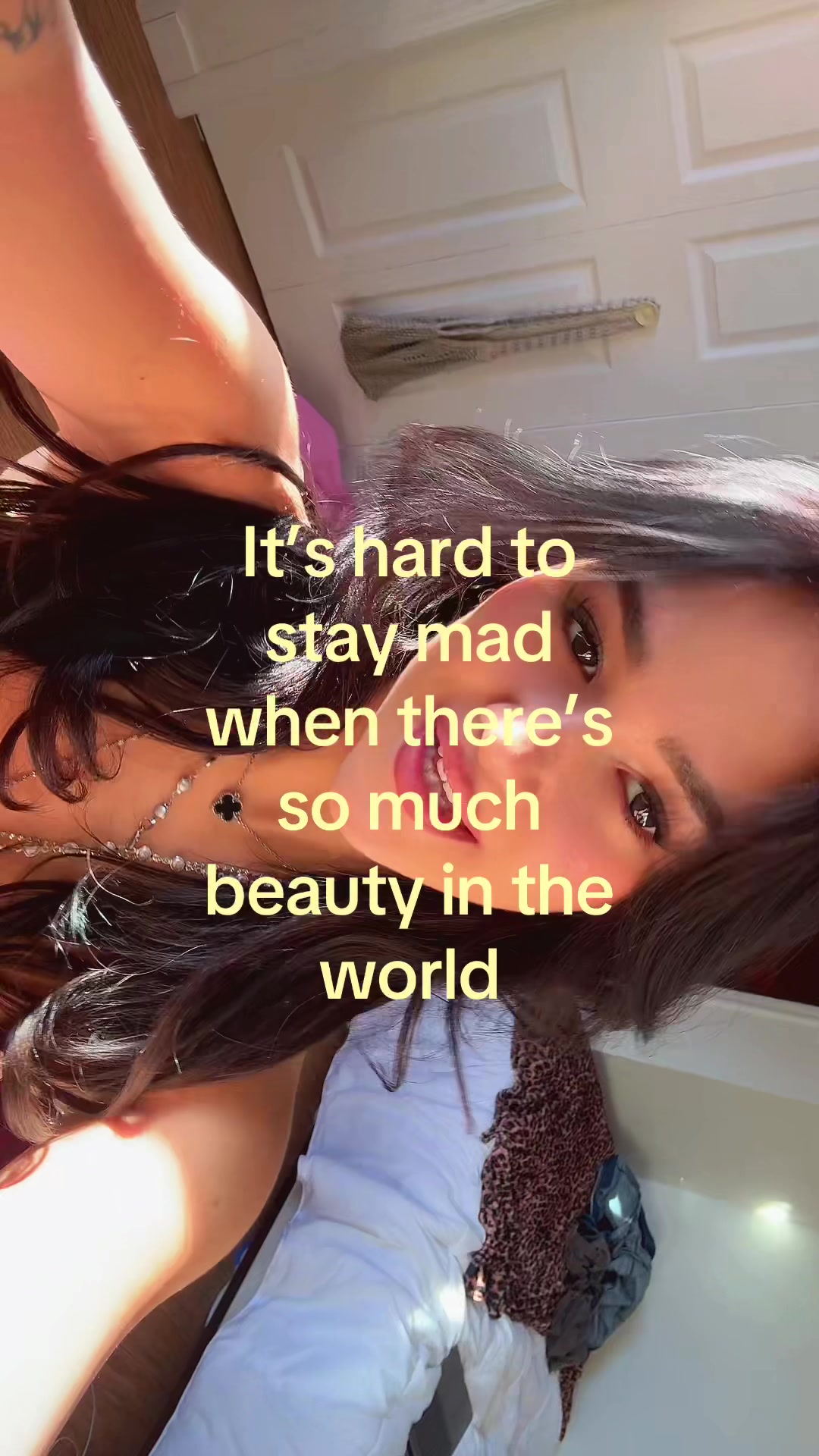 @Livelaughlova
