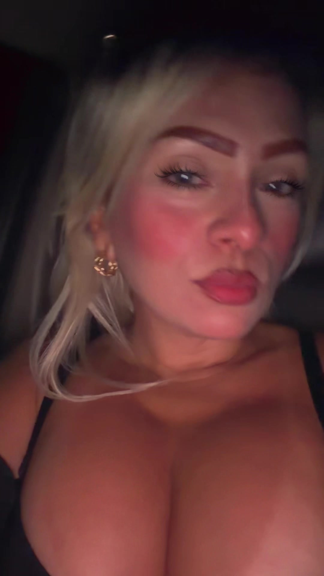 @Vecky25
