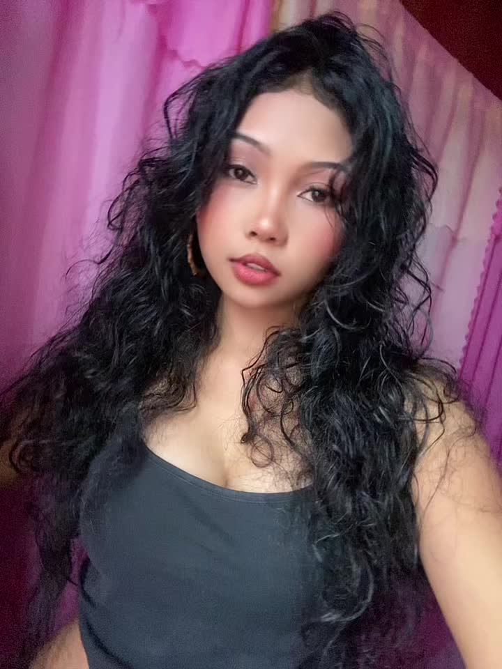 @ellenisaur_ on ig