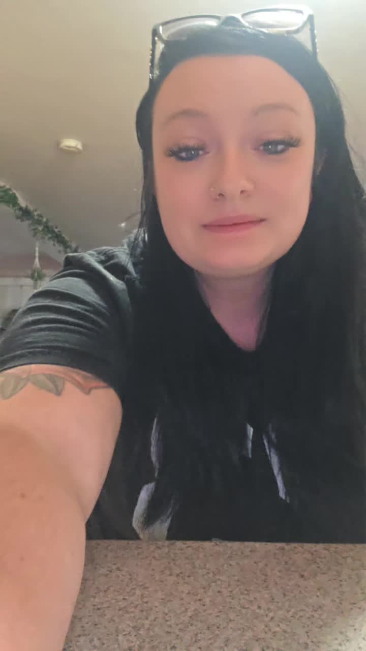 @HisQueen👑