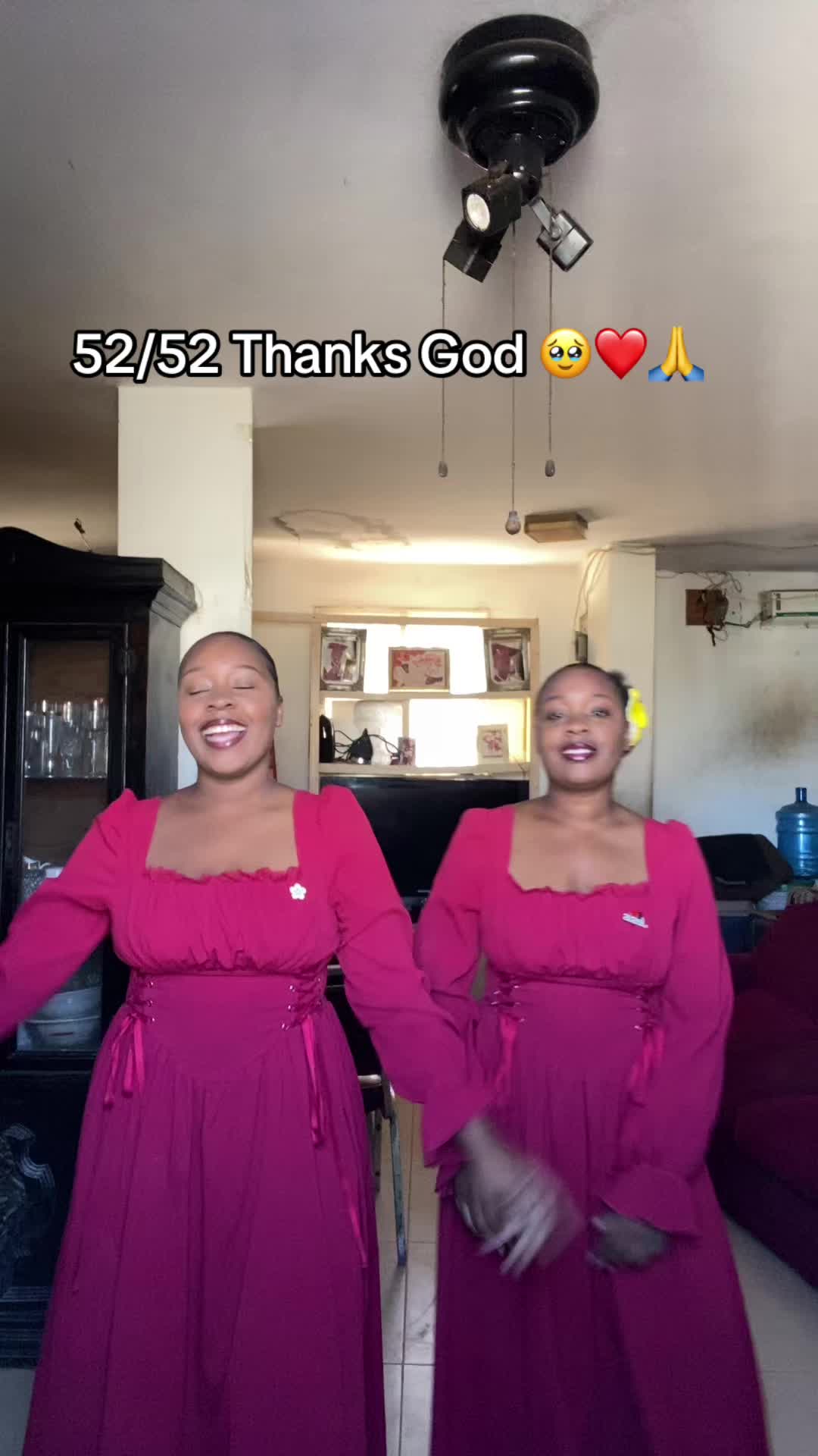 @Tai_sisters