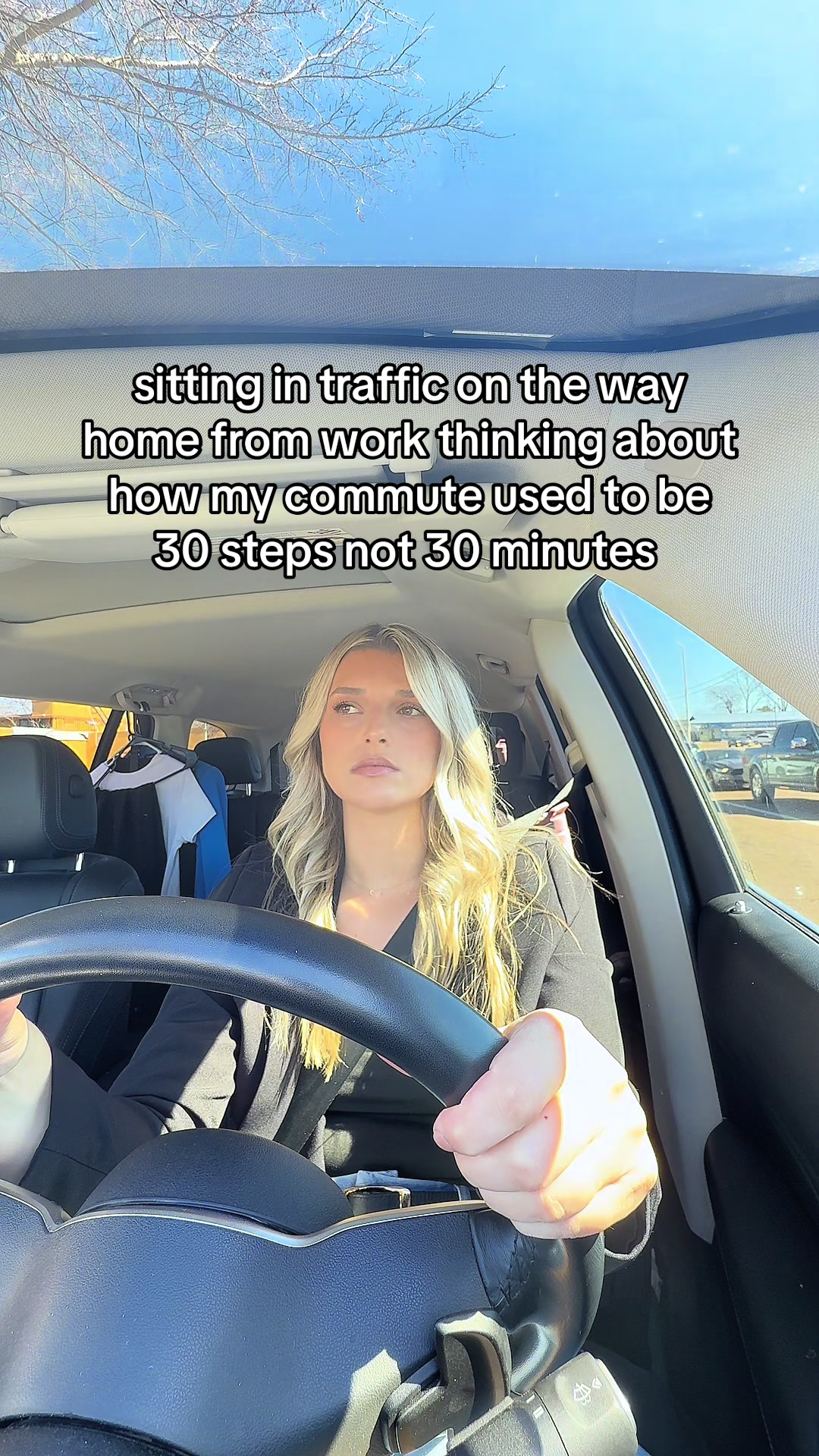 @Elly | Corporate Millennial