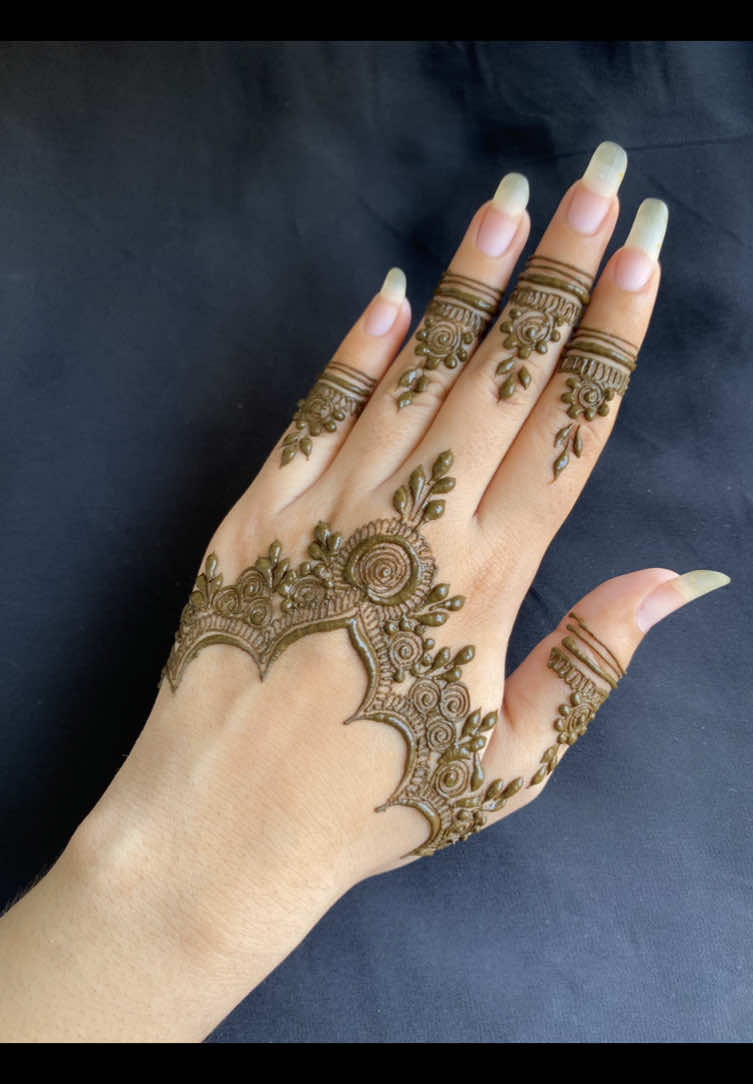@Afifa_henna