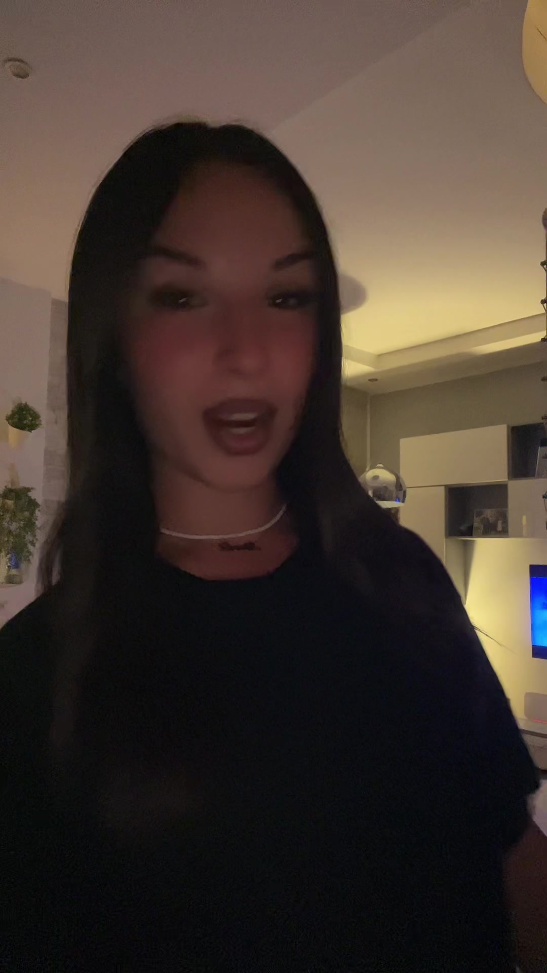 @N I K I 🥰🤗