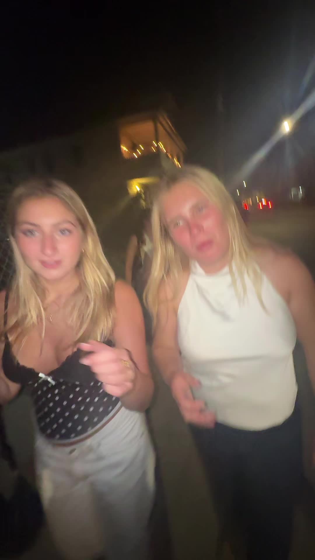 @bella