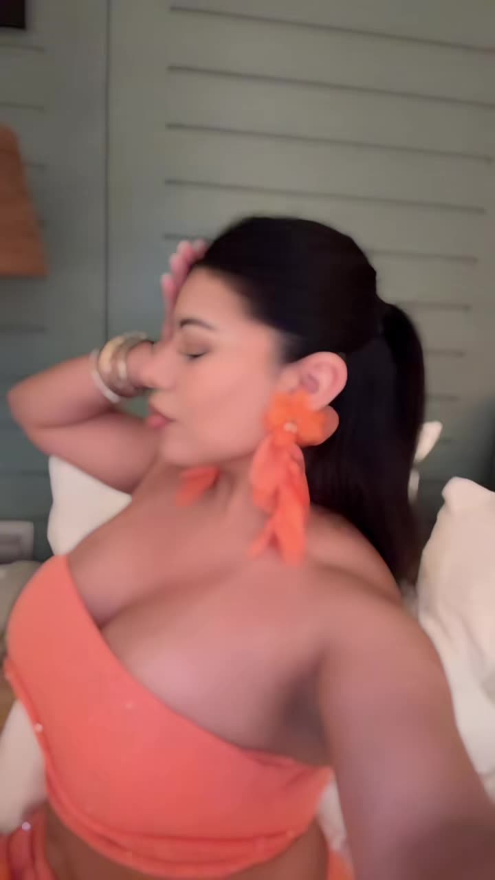 @Selena