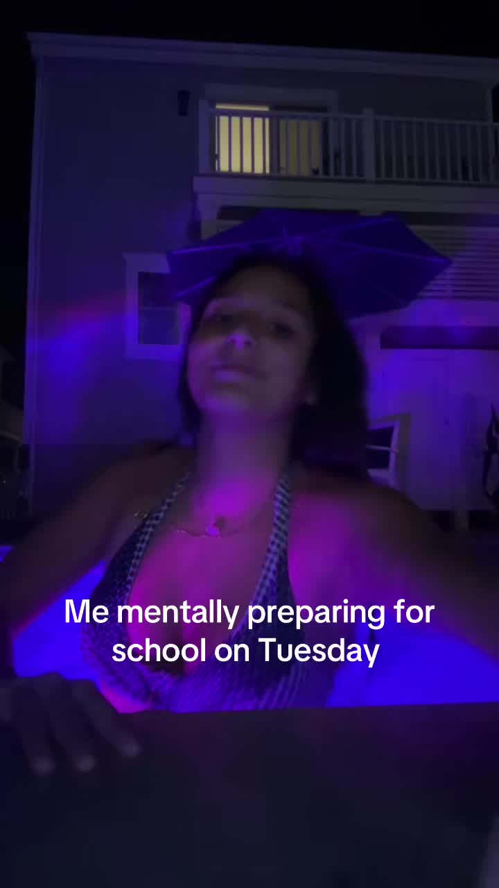 @Nicole🦋
