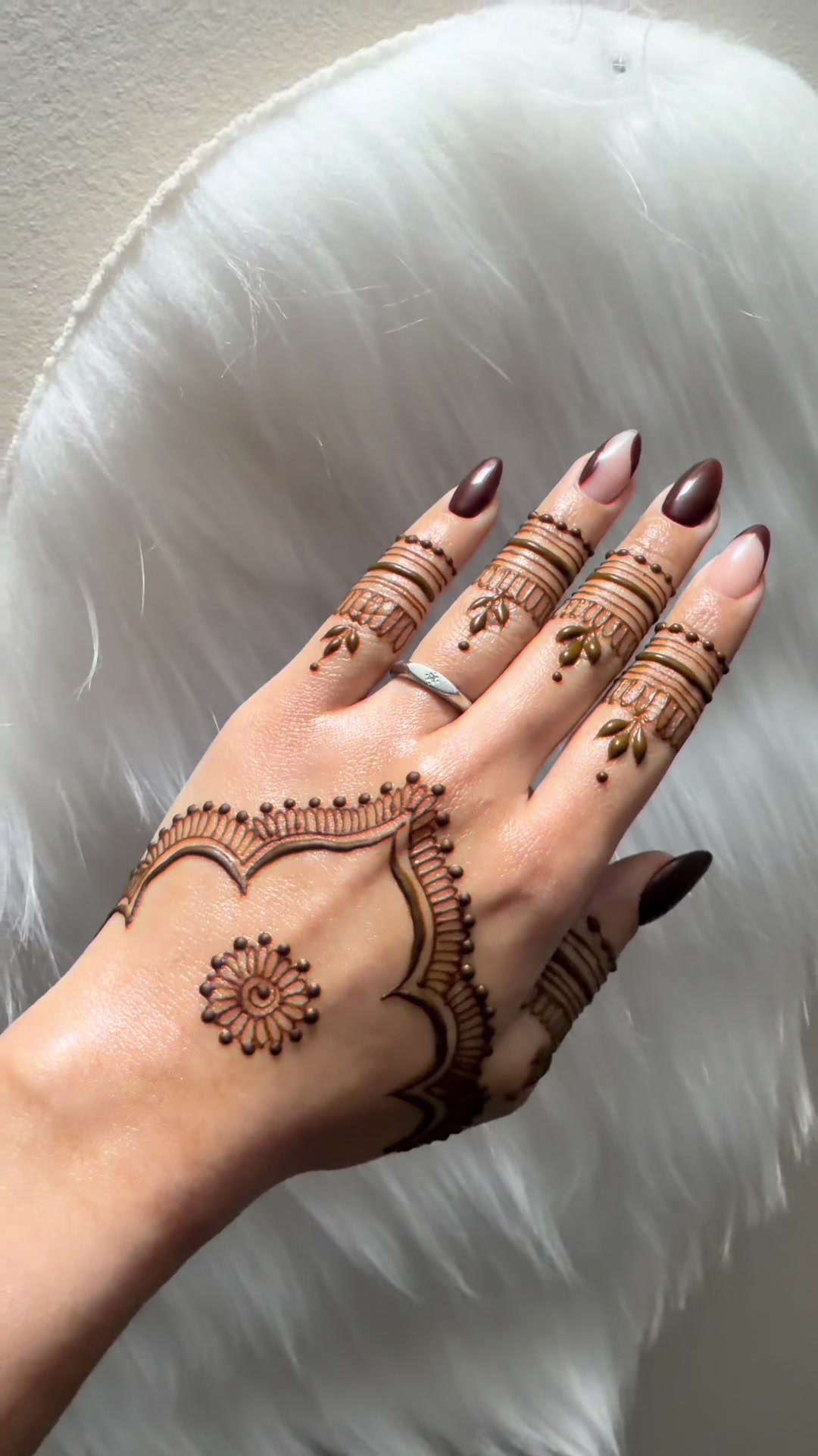 @charmsofmehandi