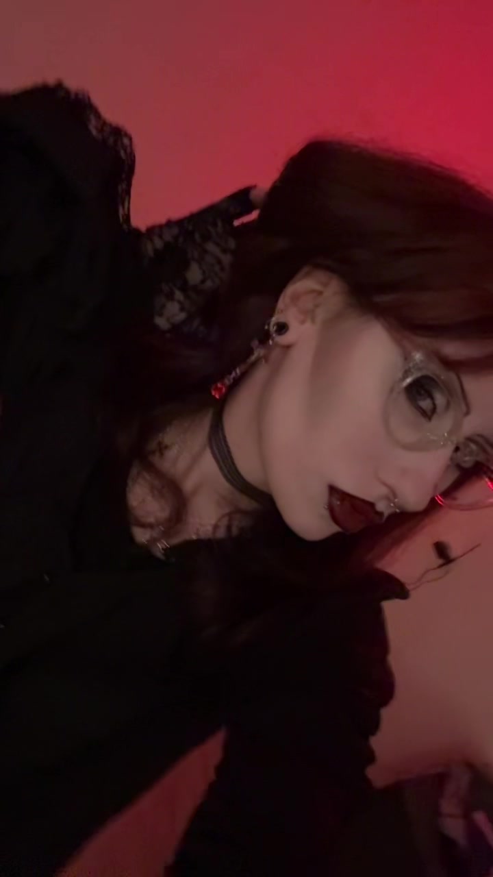 @🧛🏻♀️