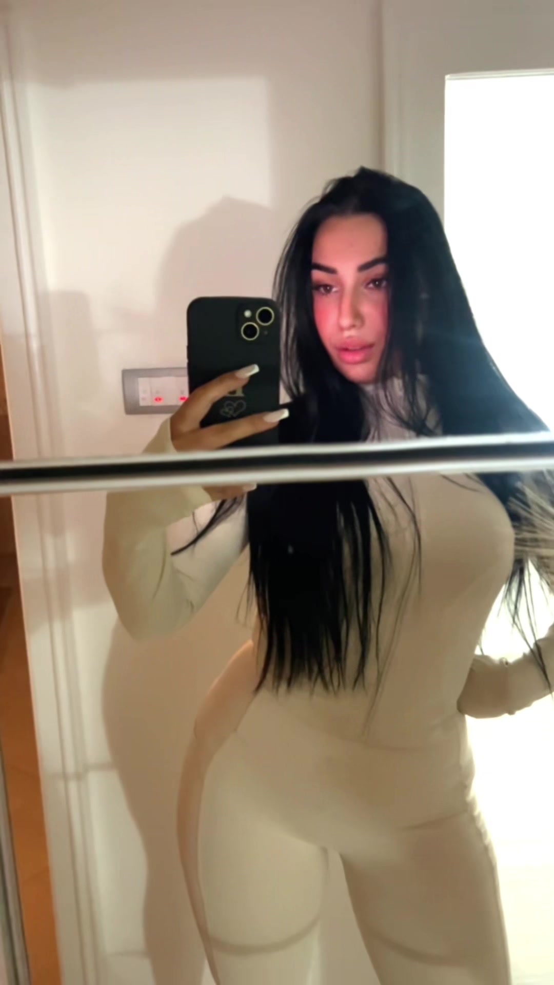 @L A R A