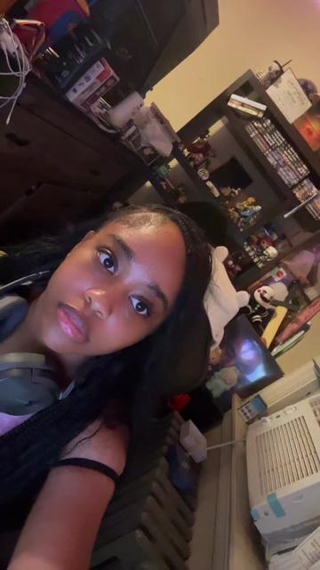 @therealariaj
