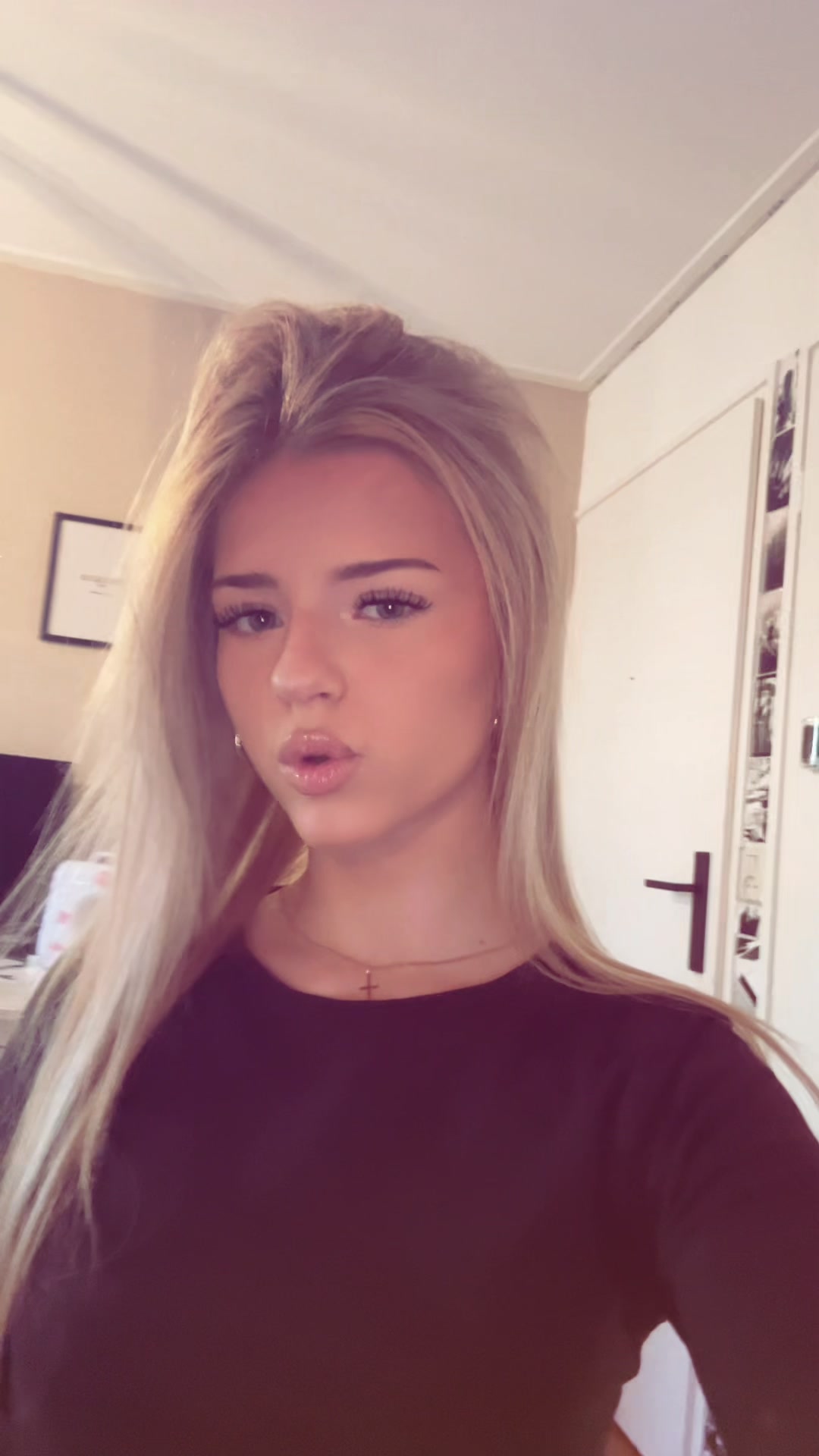 @𝐯𝐥𝐢𝐧𝐫𝐨𝐨𝐝𝐡𝐮𝐢𝐳𝐞𝐧