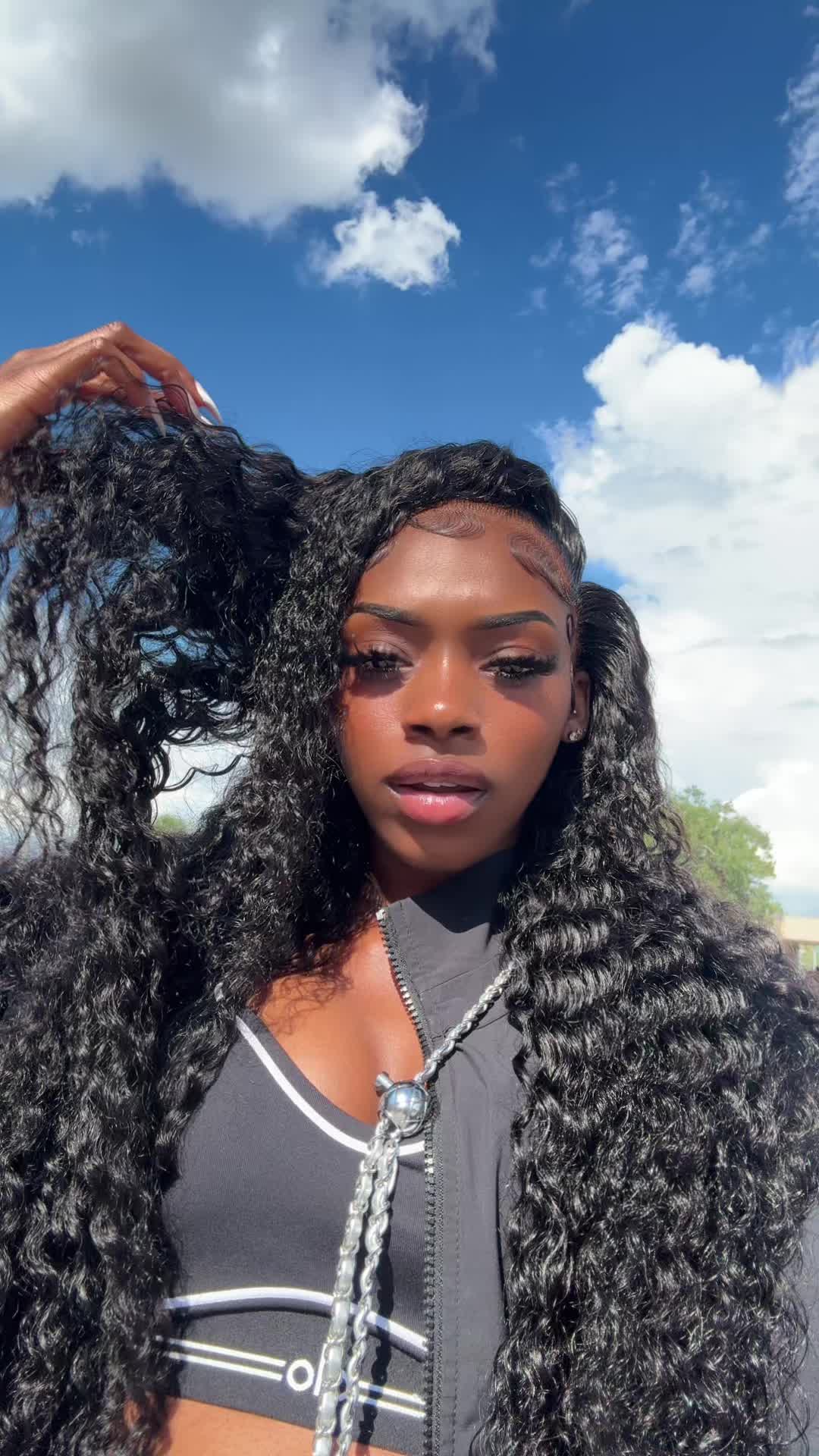 @luhneeezzy